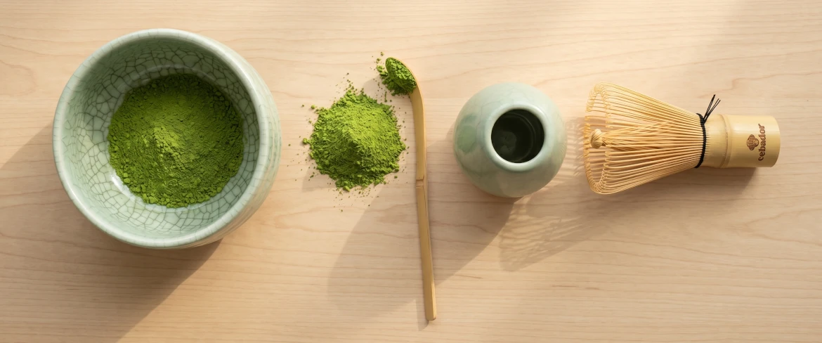 Accessori per il matcha: matchawan, chasen, chashaku e polvere di matcha