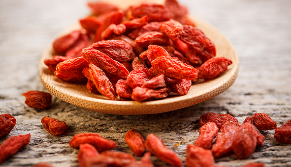 Bacche di Goji - che tipo di pianta è? Quali sono le loro proprietà e come mangiarle?