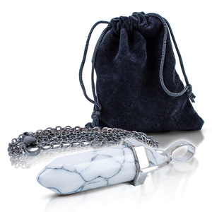 Ciondolo con turchese bianco in sacchetto + catena